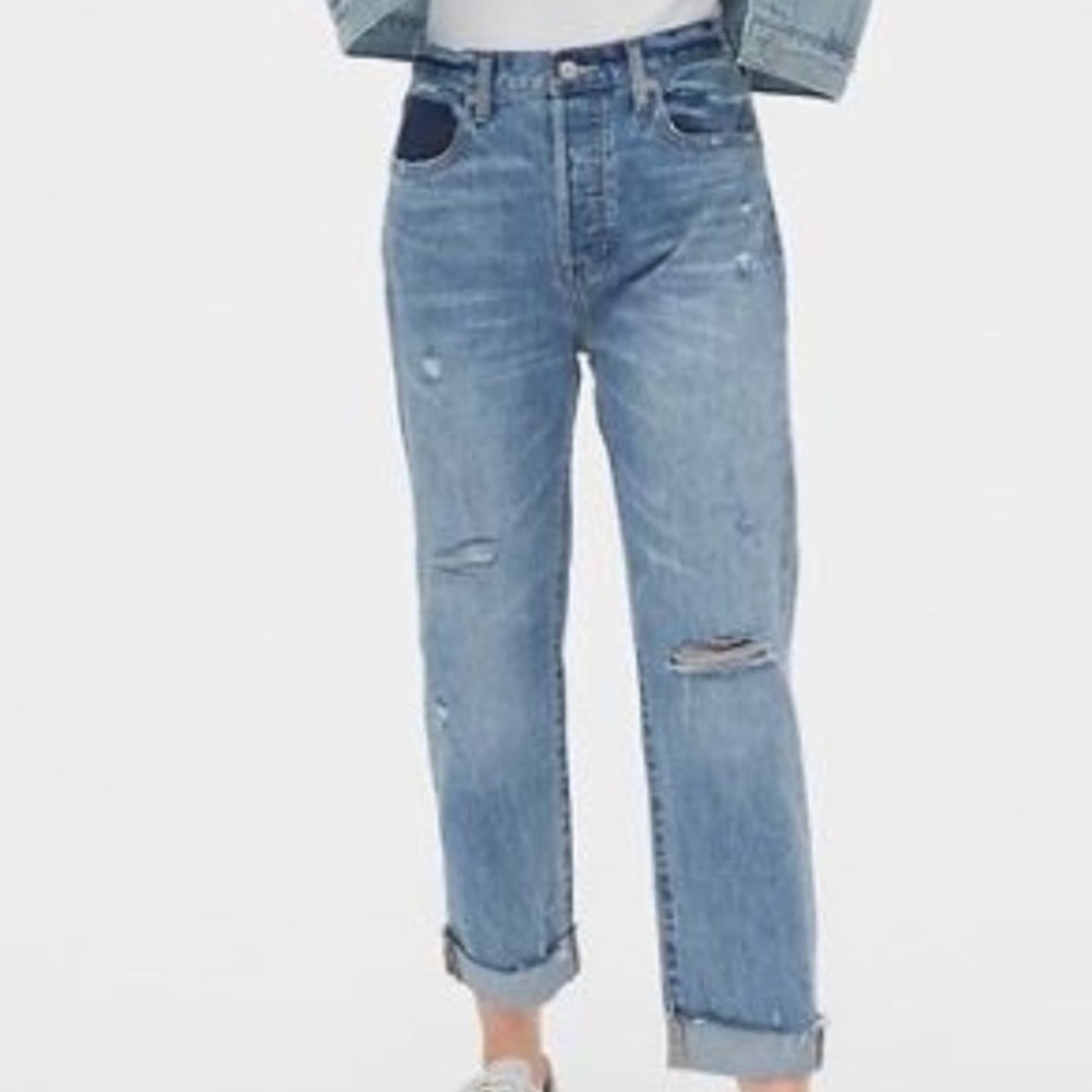 Gap distressed Boyfriend jeans 4/27